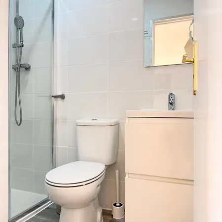 - Bairro Alto Centro Historico D Homestay Lisbon