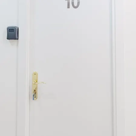 Quarto em Acomodações Particulares - Bairro Alto Centro Histórico D