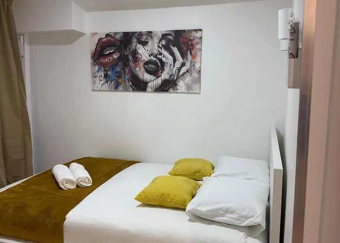 Quarto em Acomodações Particulares - Bairro Alto Centro Histórico D