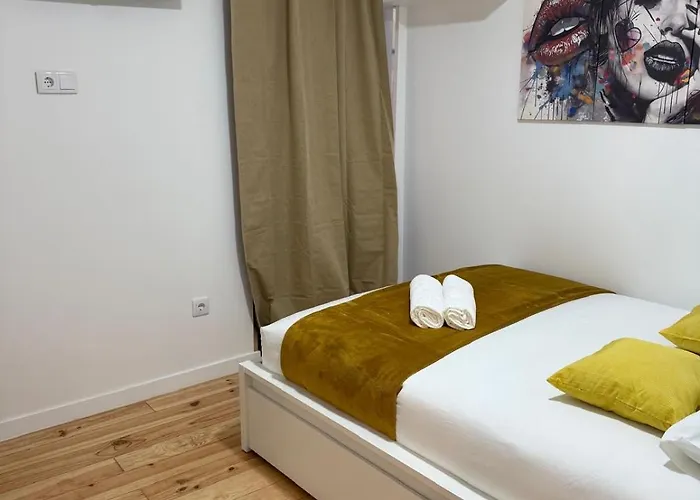 Quarto em Acomodações Particulares - Bairro Alto Centro Histórico D *